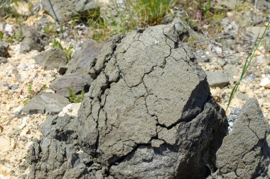 aşınmış ve ufalanan kayalar, kaya parçacıkları, kaya türleri,