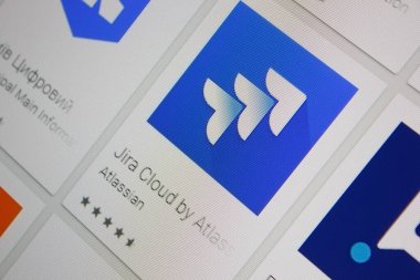 Ivanovsk, Rusya - 28 Kasım 2021: Jira Cloud uygulaması bir tabletin ekranında.