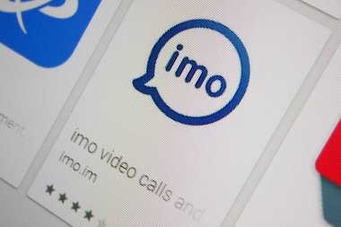 Ivanovsk, Rusya - 28 Kasım 2021: imo video çağrıları uygulaması bir tablet bilgisayarın ekranında.