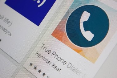 Ivanovsk, Rusya - 28 Kasım 2021: Bir tabletin ekranında Gerçek Telefon Çevirme uygulaması.