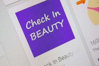 Ivanovsk, Rusya - 28 Kasım 2021: Tablet PC ekranında Güzellik Uygulamasını Kontrol Et.