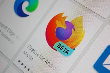 Ivanovsk, Rusya - 28 Kasım 2021: Tablet PC ekranında android beta uygulaması Firefox.