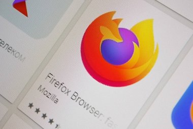 Ivanovsk, Rusya - 28 Kasım 2021: Firefox Tarayıcı uygulaması tablet PC ekranında.