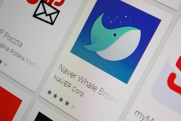 Ivanovsk, Russia - 28 листопада 2021: Naver Whale Browser app на виставці планшета ПК. — стокове фото