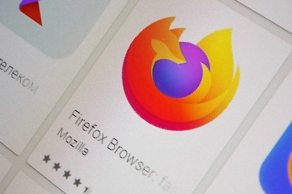 Ivanovsk, Rusya - 28 Kasım 2021: Firefox Tarayıcı uygulaması tablet PC ekranında.