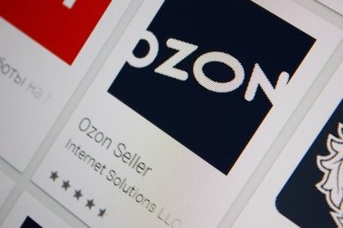 Ivanovsk, Rusya - 28 Kasım 2021: Ozon Seller uygulaması bir tabletin ekranında.