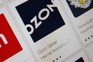 Ivanovsk, Rusya - 28 Kasım 2021: Ozon Seller uygulaması bir tabletin ekranında.