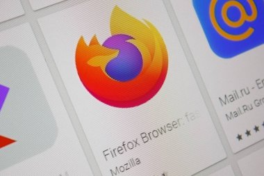 Ivanovsk, Rusya - 28 Kasım 2021: Firefox Tarayıcı uygulaması tablet PC ekranında.