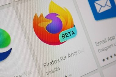 Ivanovsk, Rusya - 28 Kasım 2021: Tablet PC ekranında android beta uygulaması Firefox.