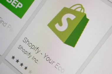 Ivanovsk, Rusya - 28 Kasım 2021: Tablet PC ekranında alışveriş uygulaması.