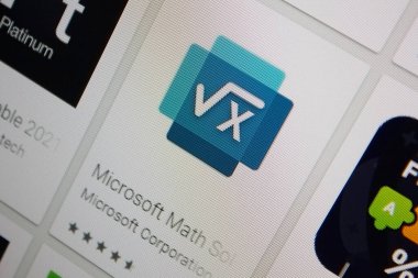 Ivanovsk, Rusya - 28 Kasım 2021: Microsoft Math Colver uygulaması bir tablet PC ekranında.