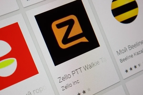 Ivanovsk, Rusland November 28, 2021: Zello PTT Walkie Talkie app på displayet af en tablet pc. - Stock-foto # 