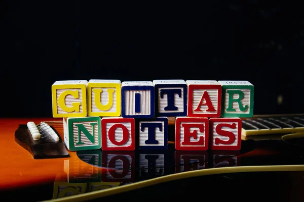 Gitar Küplerinin Üzerinde Duran Gitar Notaları Nın Sözleri Cümleleri — Stok fotoğraf