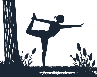 Yoga duruşu sessiz dağ ormanlarında