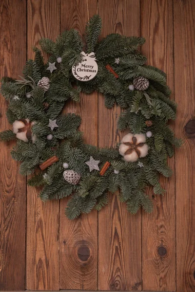 Christmas wreath made from live needles and natural materials.. Zero waste concept. — 图库照片