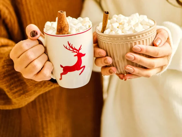 Close Cup Cocoa Marshmallows Cups Hold Faceless Woman Christmas Hot — Stockfoto