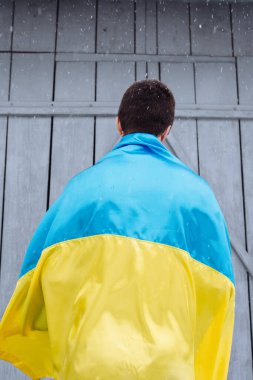 Ukrayna Bayrağını Tutan Adam