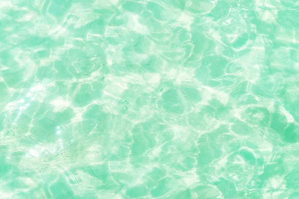 Defocused Blurred Clear Green Water Sun Glare Shadows Calm Water — Stock Photo, Image