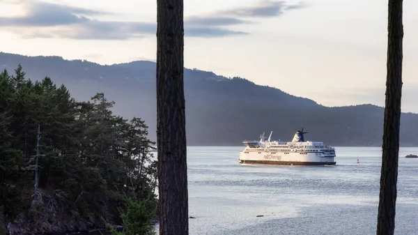 BC Ferries Barco Saliendo de la Terminal en Swartz Bay — Foto de Stock