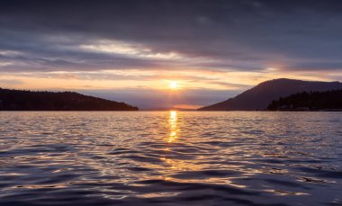 Pasifik Okyanusunun batı kıyısındaki Körfez Adaları.