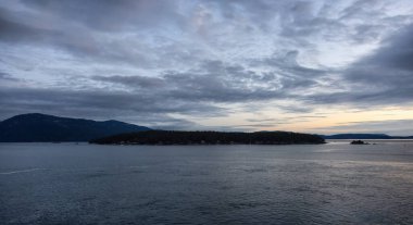 Pasifik Okyanusunun batı kıyısındaki Körfez Adaları.