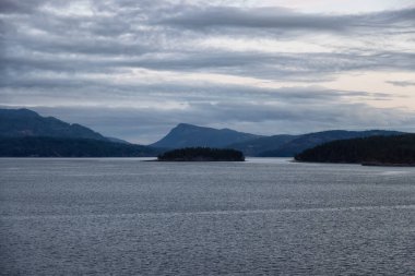 Pasifik Okyanusunun batı kıyısındaki Körfez Adaları.