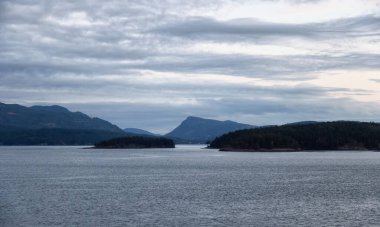 Pasifik Okyanusunun batı kıyısındaki Körfez Adaları.