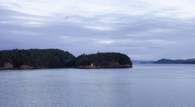 Pasifik Okyanusunun batı kıyısındaki Körfez Adaları.