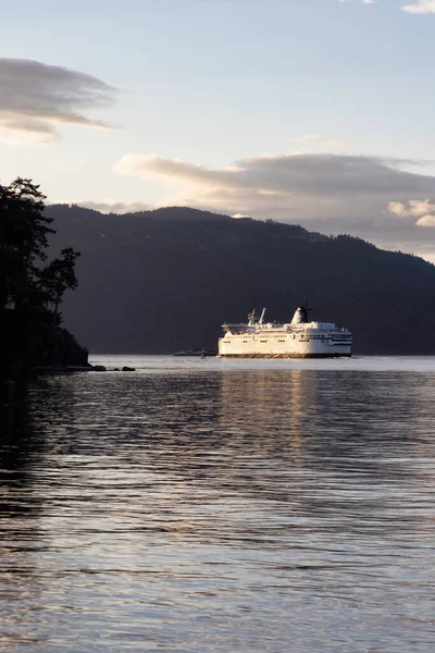 BC Ferries Boot in der Nähe des Terminals in Swartz Bay — Stockfoto