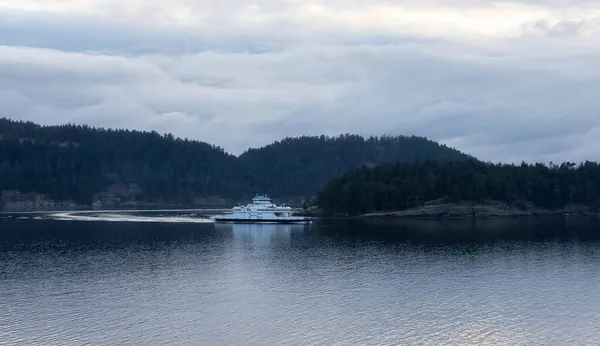 BC Ferries Boat in Pacific Ocean during cloudy summer morning sunrise — Stock Photo, Image
