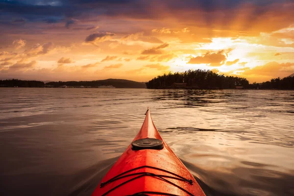 Sea Kayak paddling in the Pacific Ocean. — Stock Photo, Image