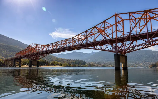 Big Orange Bridge over Kootenay River with Touristic Town — Stock Photo, Image