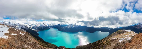 Kanada Rocky Dağı manzarası ve Garibaldi Gölü. — Stok fotoğraf