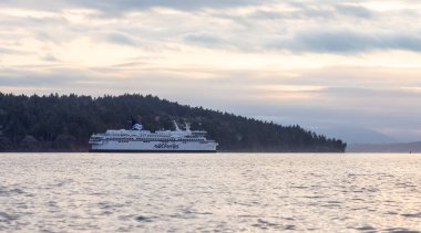BC Feribot Swartz Körfezi 'ndeki Terminale varıyor.