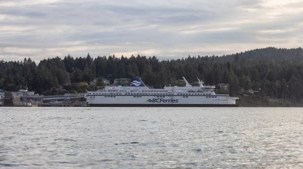 BC Ferries Barco Llegando a la Terminal en Swartz Bay — Foto de Stock