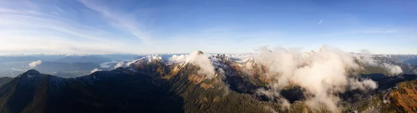 カナダのロッキー山脈の空中パノラマビュー — ストック写真