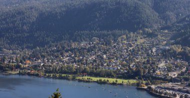 Küçük bir kasaba manzarası, Nelson. Güneşli Sabah.