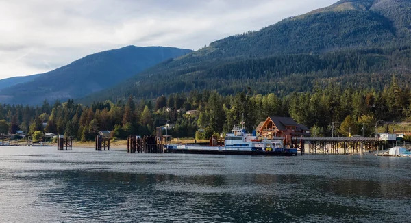 Terminal promowy Balfour na rzece Kootenay. — Zdjęcie stockowe