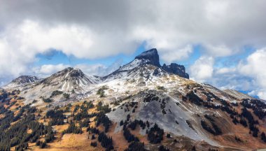 Siyah Tusk Dağı, Kanada doğa manzarası.