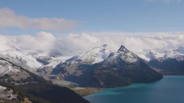 Glaciar Canadian Mountain Landscape. Tomado en el Parque Provincial de Garibaldi — Vídeos de Stock