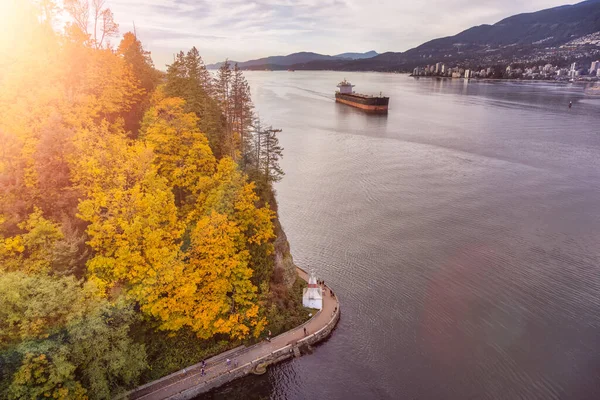 Aerial View of Seawall in Stanley park and Container Ship. — Stock Photo, Image