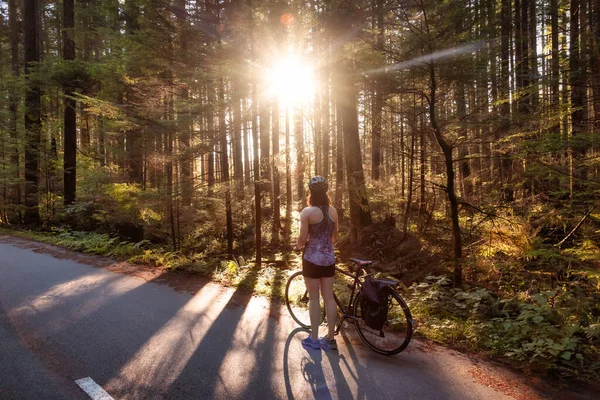 Adventurous Woman Bike Riding on a Trail in Forest — Stock Photo, Image