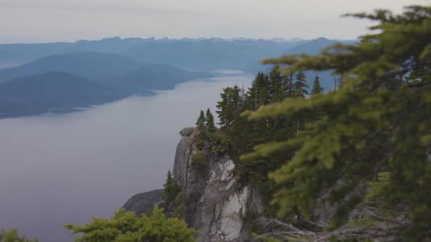 Veduta del paesaggio montano canadese — Video Stock
