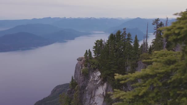Veduta del paesaggio montano canadese — Video Stock