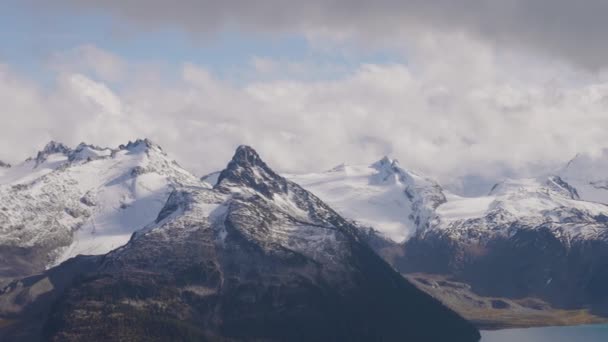 Glacier Canadian Mountain Landskap. Taget i Garibaldi provinspark — Stockvideo