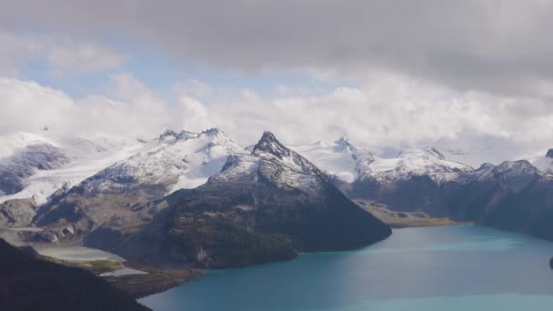 Glaciar Canadian Mountain Landscape. Tomado no Parque Provincial de Garibaldi — Vídeo de Stock