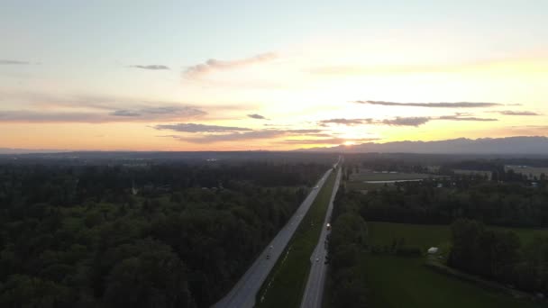 Flygfoto panoramautsikt över Trans-Canada Highway 1 i Fraser Valley — Stockvideo