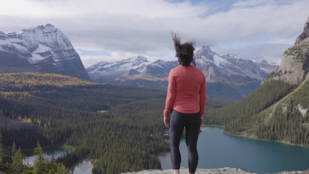 Adventurous White Caucasian Woman Hikes in Canadian Rocky Mountains — Stock Video