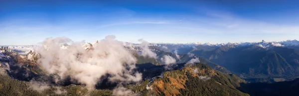 カナダのロッキー山脈の空中パノラマビュー — ストック写真