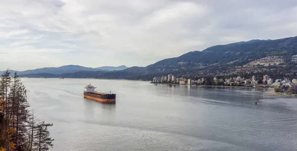 Widok z lotu ptaka na zachodni Vancouver, wlot i kontenerowiec Burrard — Zdjęcie stockowe